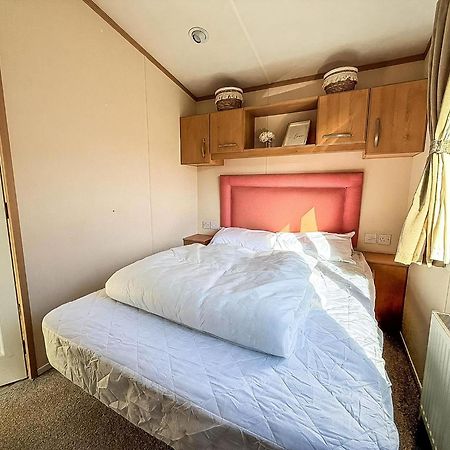 Lovely 6 Berth Caravan For Hire At Manor Park In Hunstanton Norfolk Ref 23044S Exterior foto
